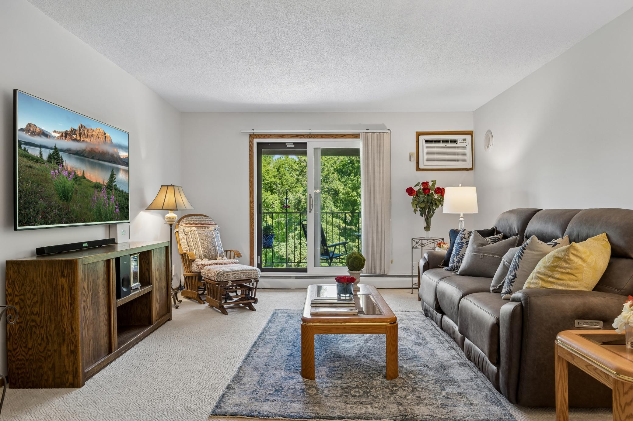 35 Nathan Lane N Unit: 303