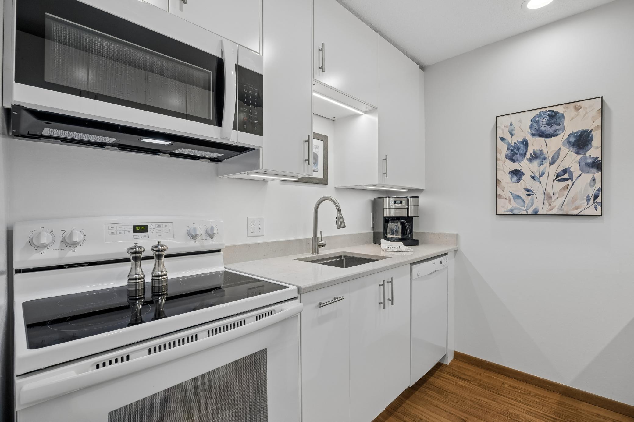 35 Nathan Lane N Unit: 303