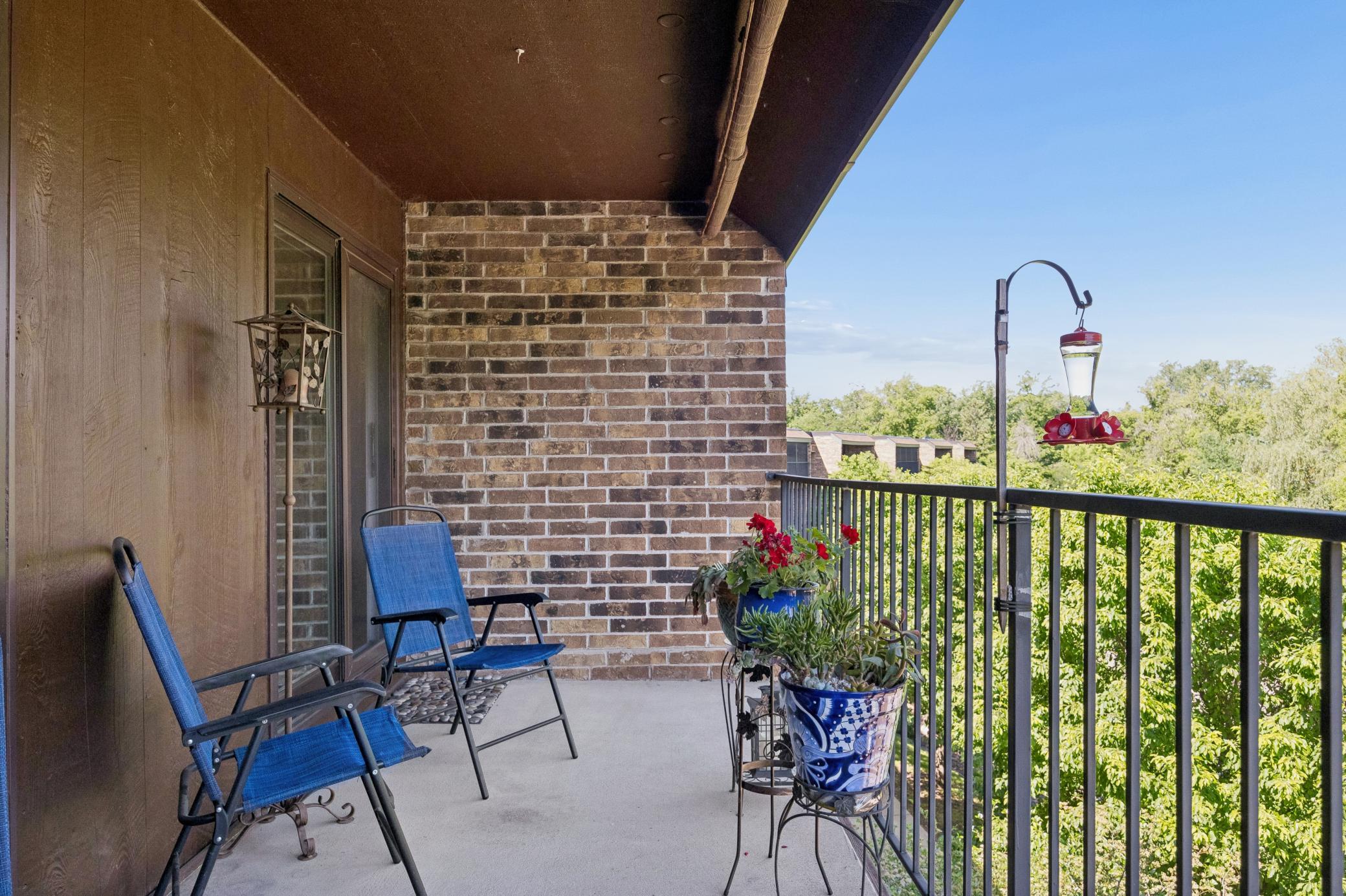 35 Nathan Lane N Unit: 303