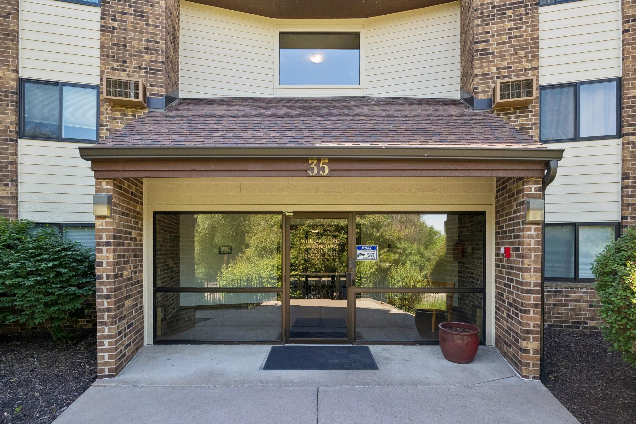 35 Nathan Lane N Unit: 303