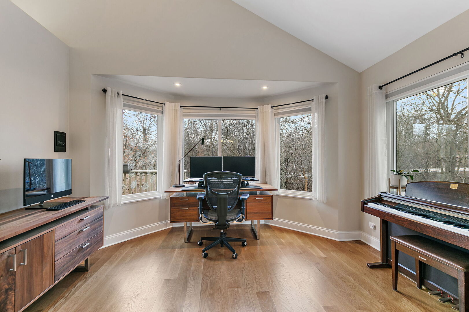 233 North Bay Court Unit: 1121