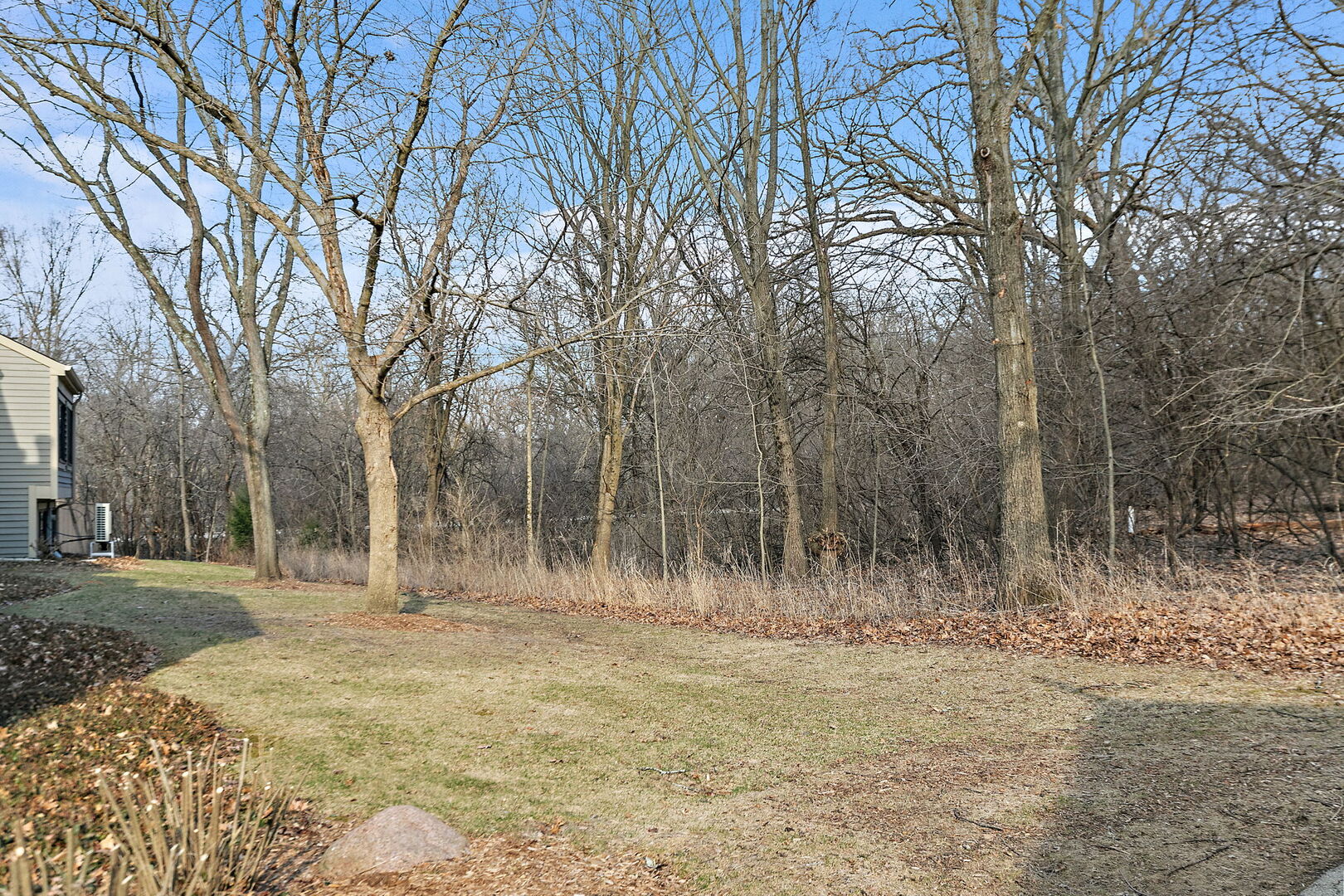 233 North Bay Court Unit: 1121