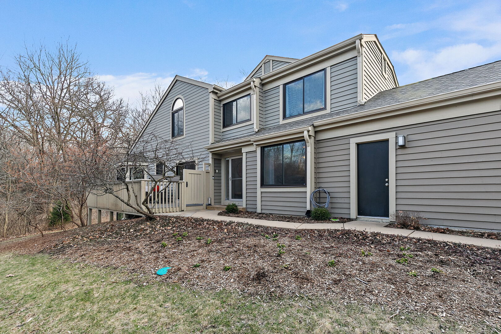 233 North Bay Court Unit: 1121