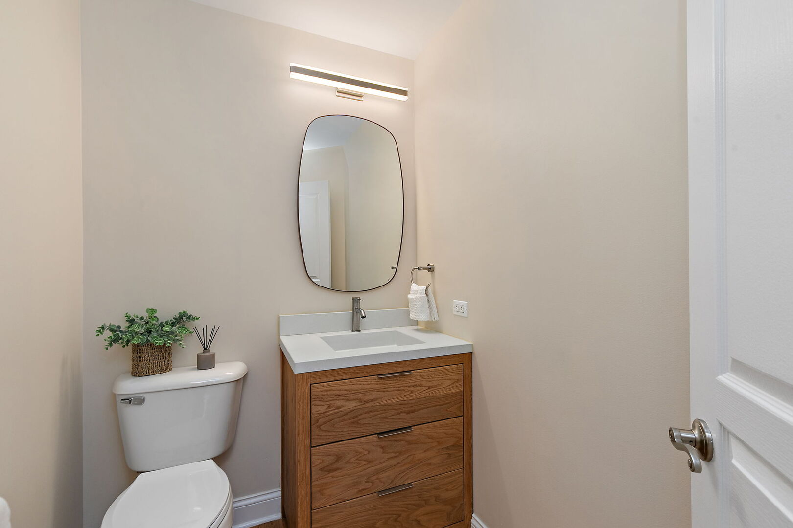 233 North Bay Court Unit: 1121