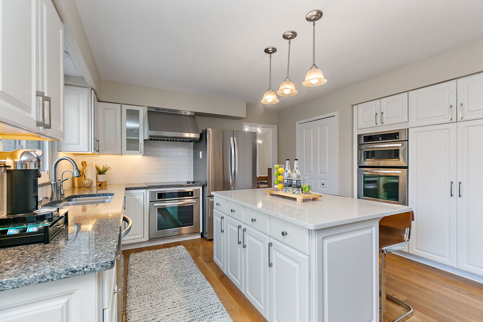 233 North Bay Court Unit: 1121