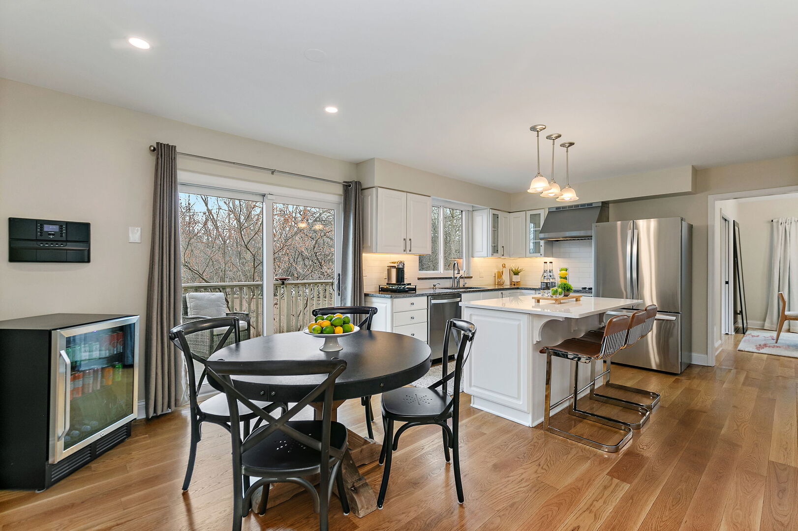 233 North Bay Court Unit: 1121