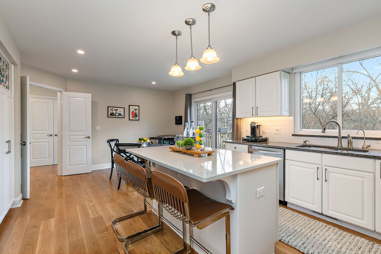 233 North Bay Court Unit: 1121