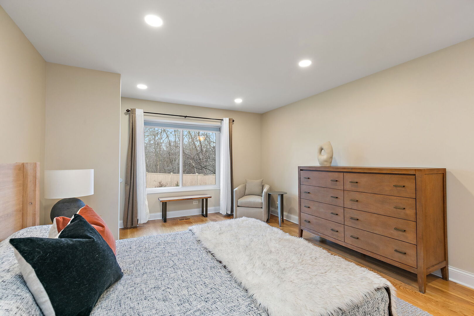 233 North Bay Court Unit: 1121