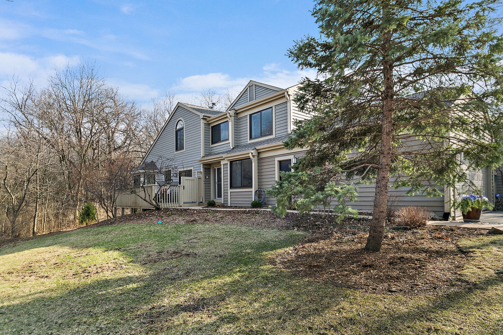 233 North Bay Court Unit: 1121