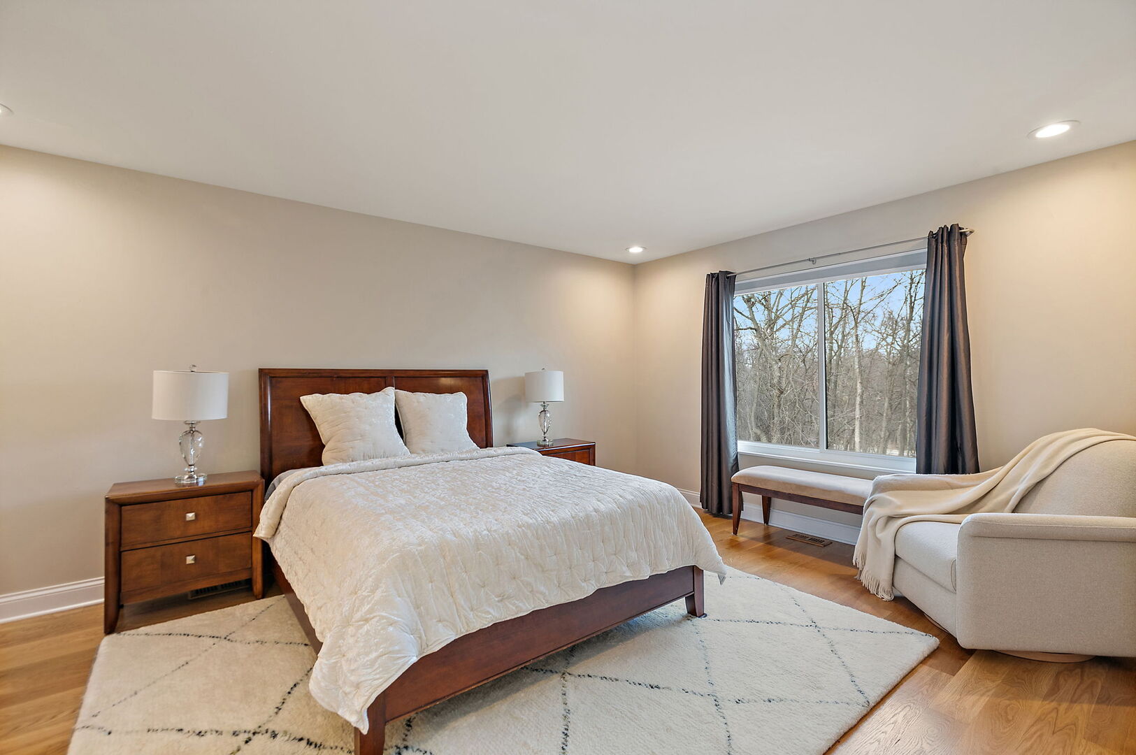 233 North Bay Court Unit: 1121