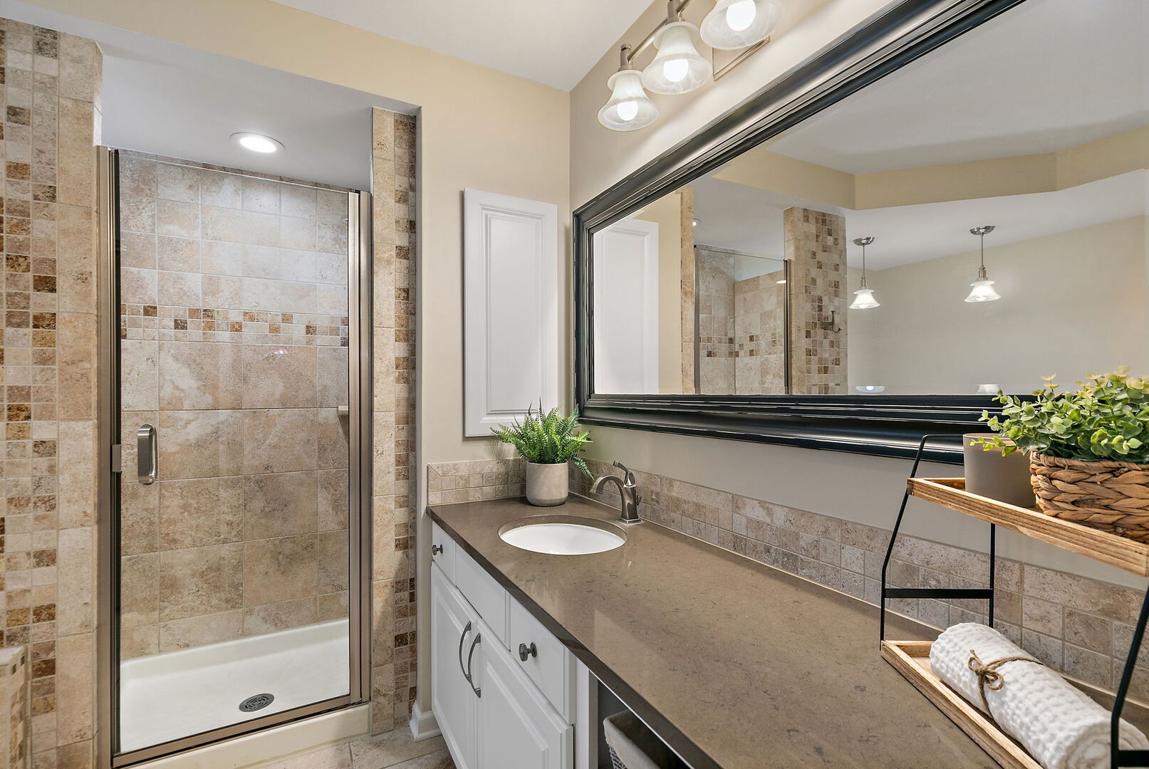 233 North Bay Court Unit: 1121