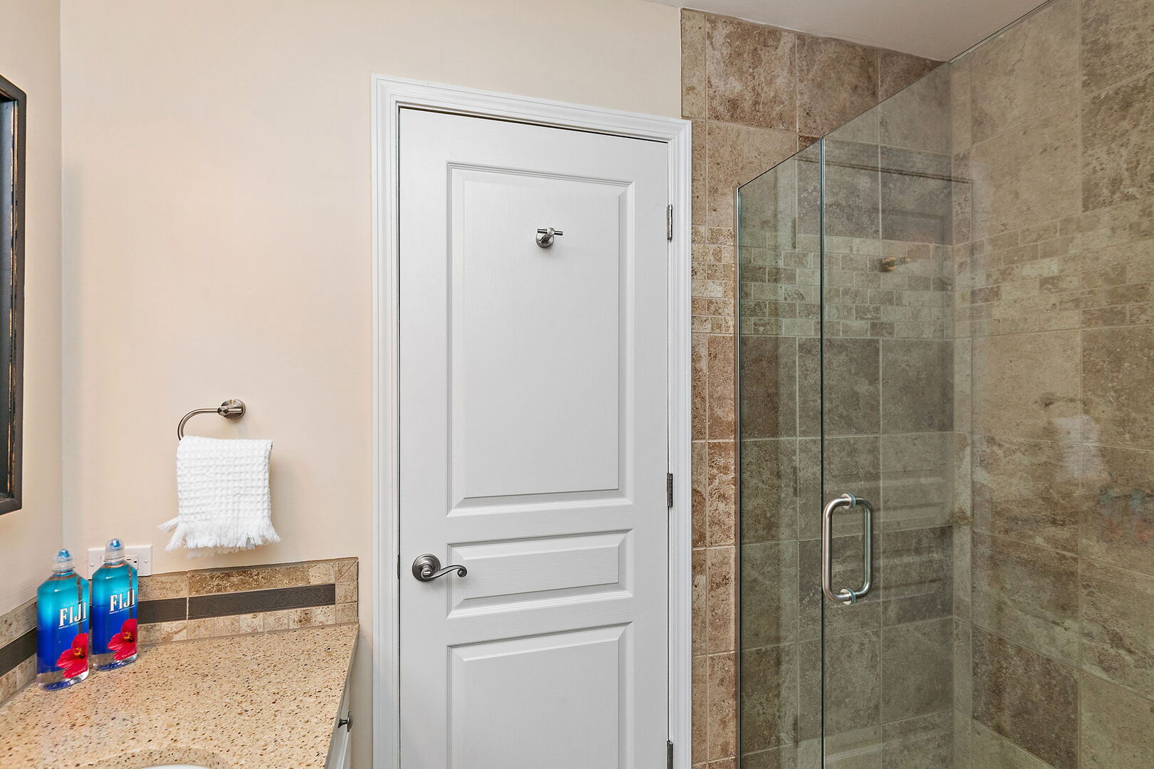 233 North Bay Court Unit: 1121