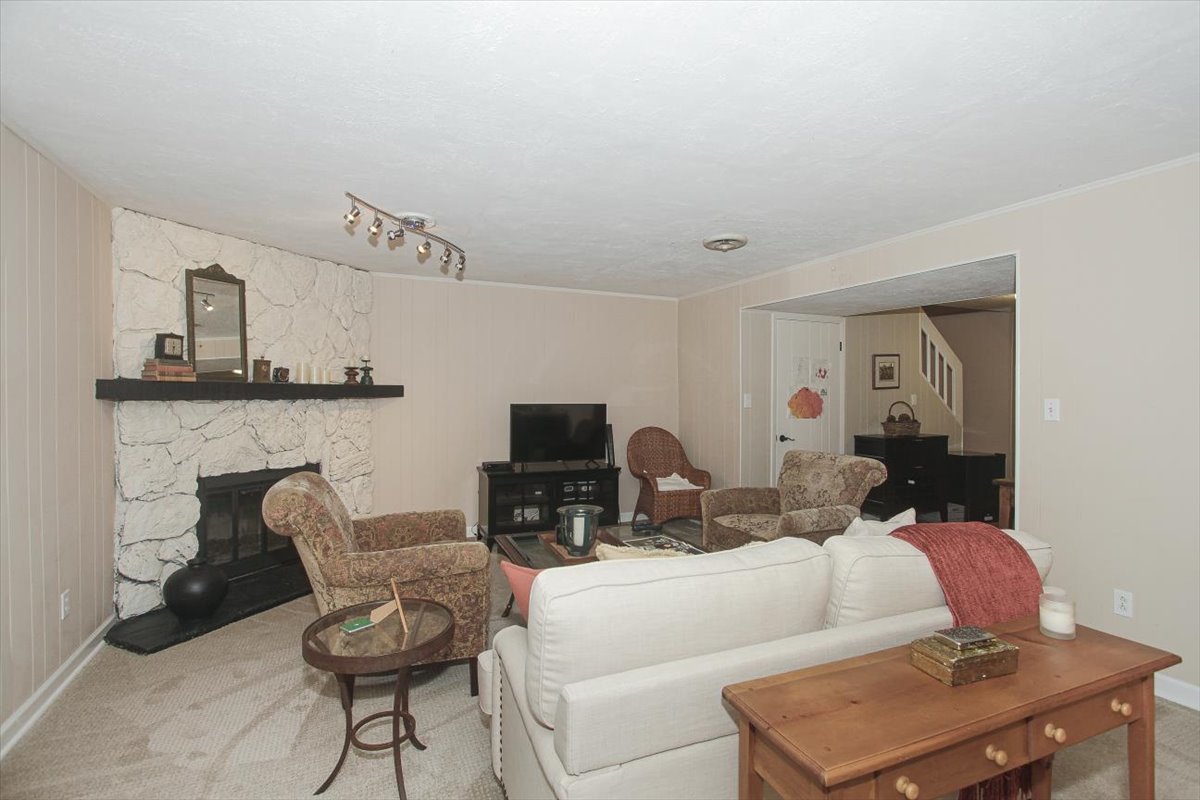 196 Shoreline Road