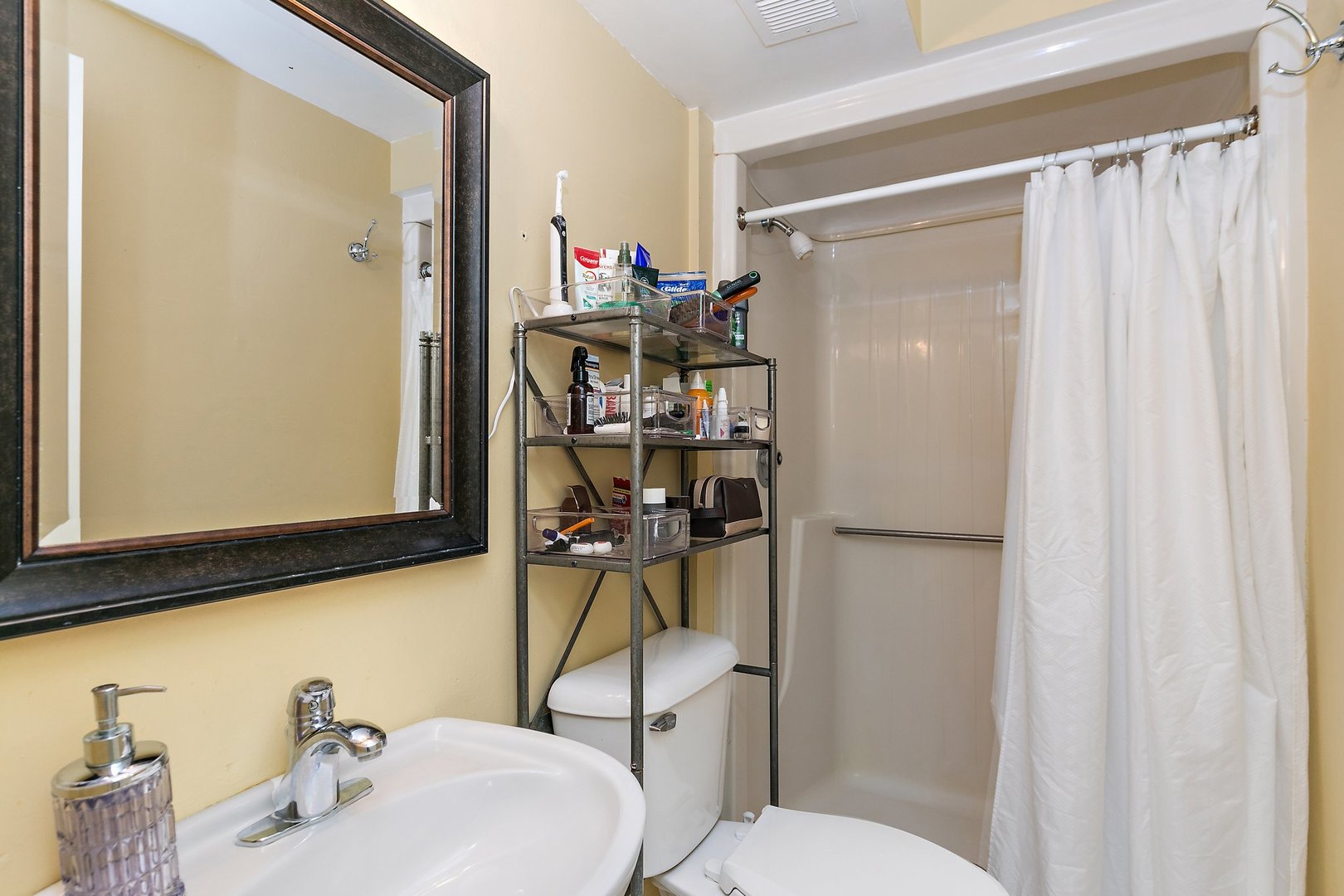 434C Woodview Road Unit: C
