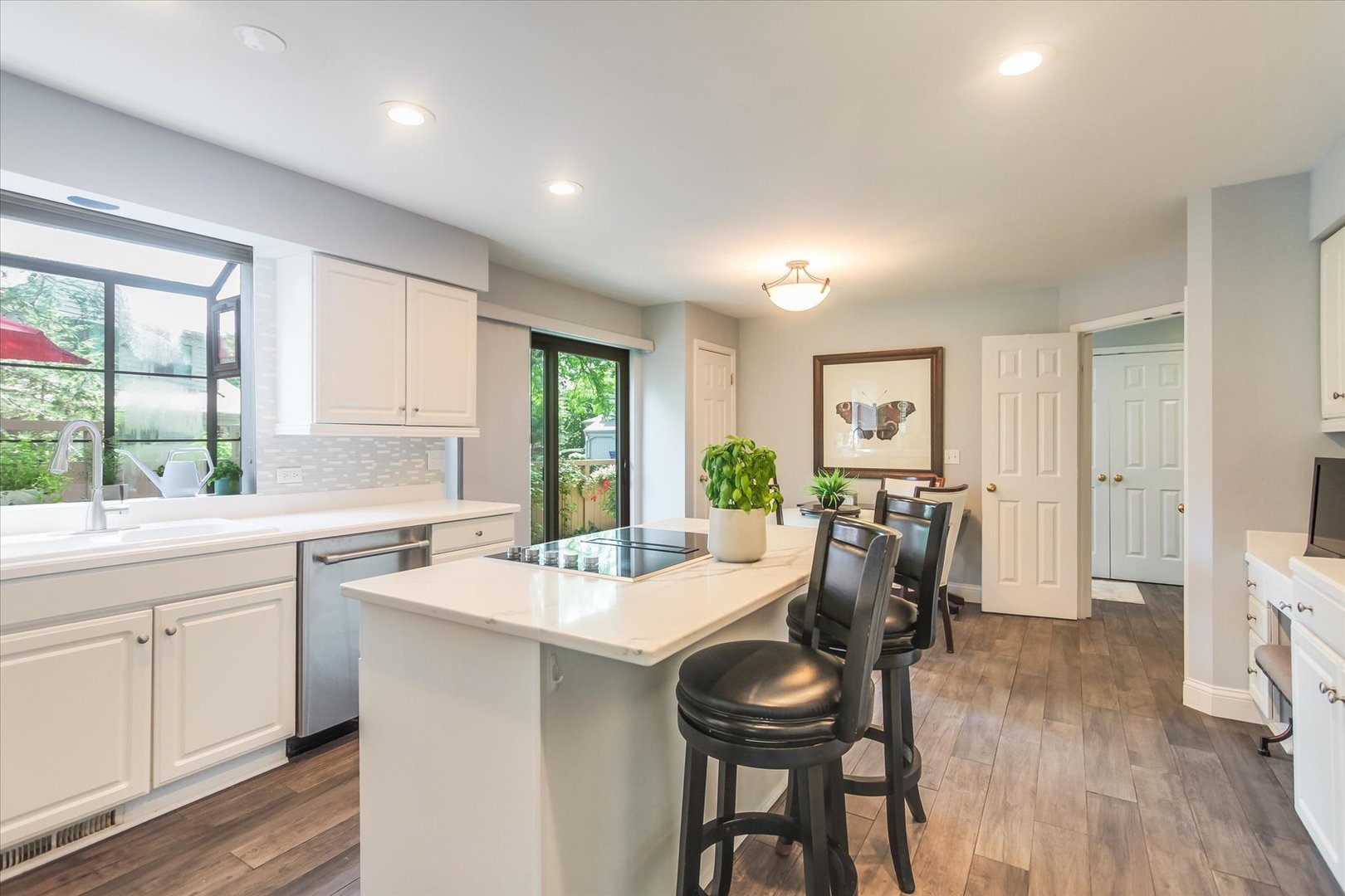 970 LONGMEADOW Court