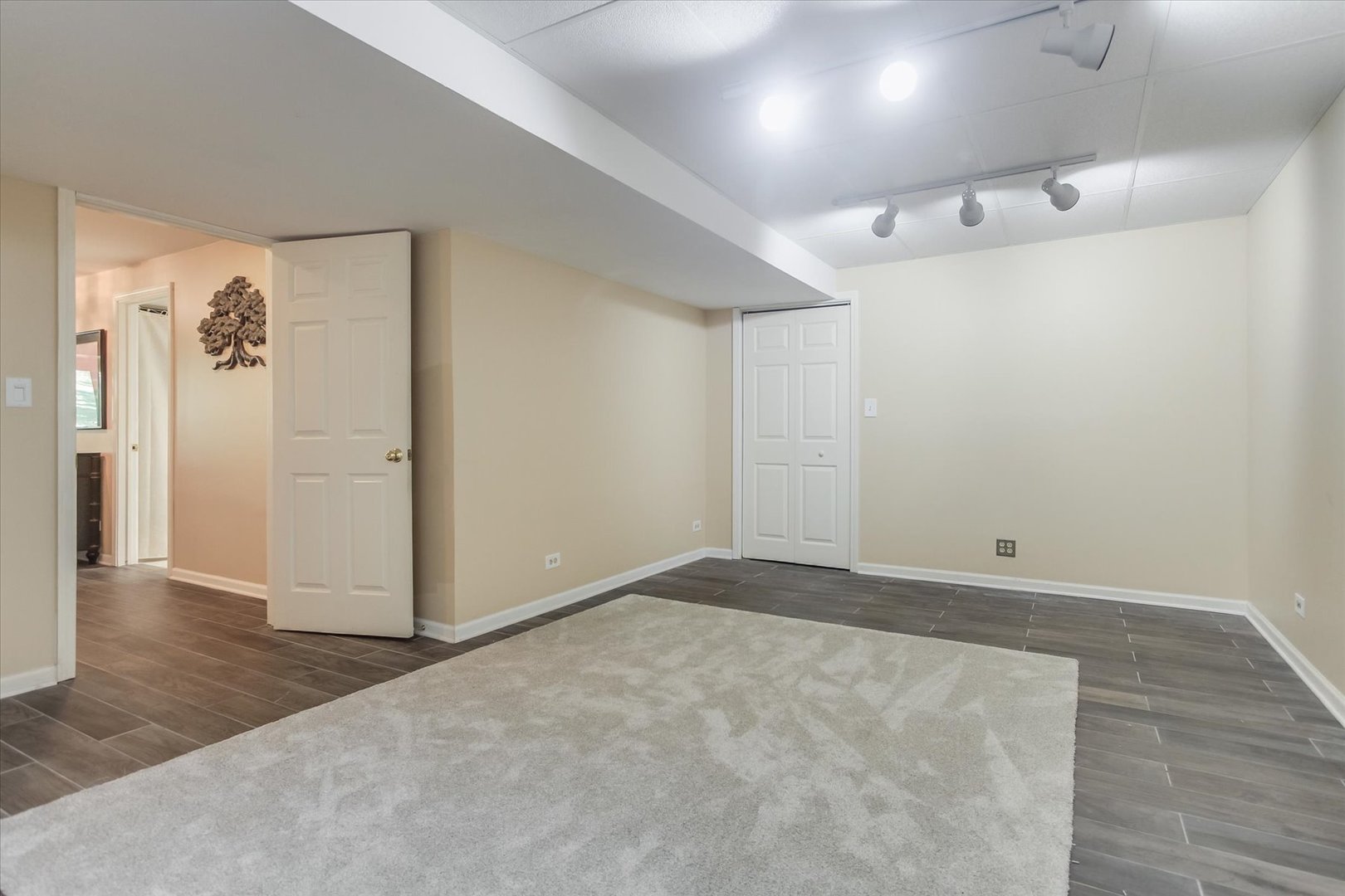 970 LONGMEADOW Court