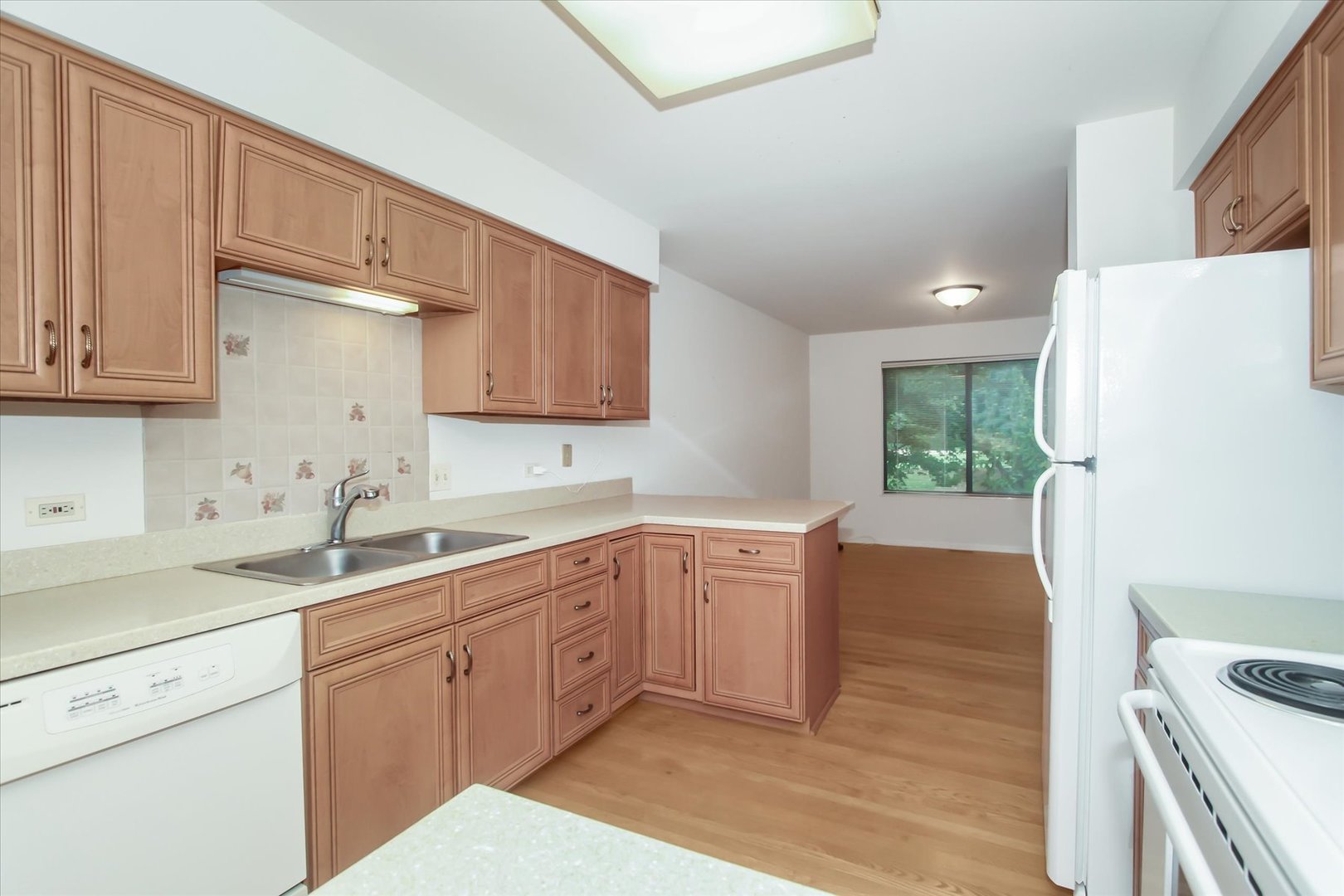 928 LONGMEADOW Court Unit: 1016