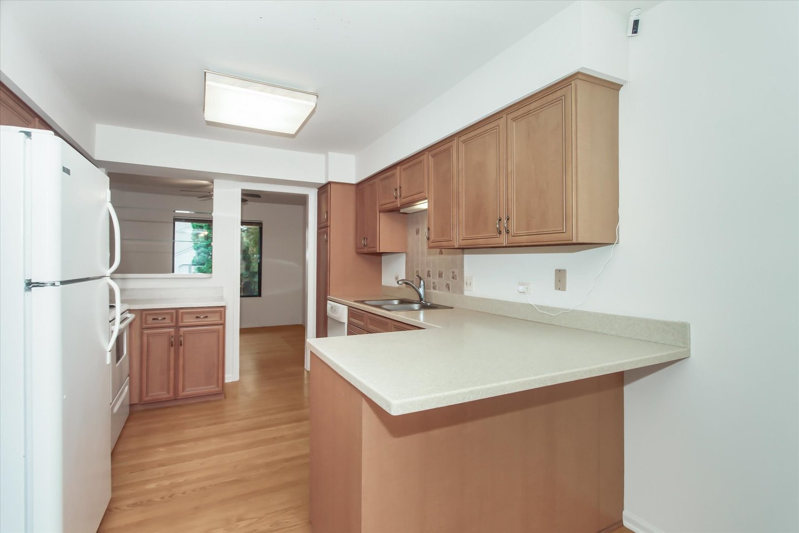 928 LONGMEADOW Court Unit: 1016