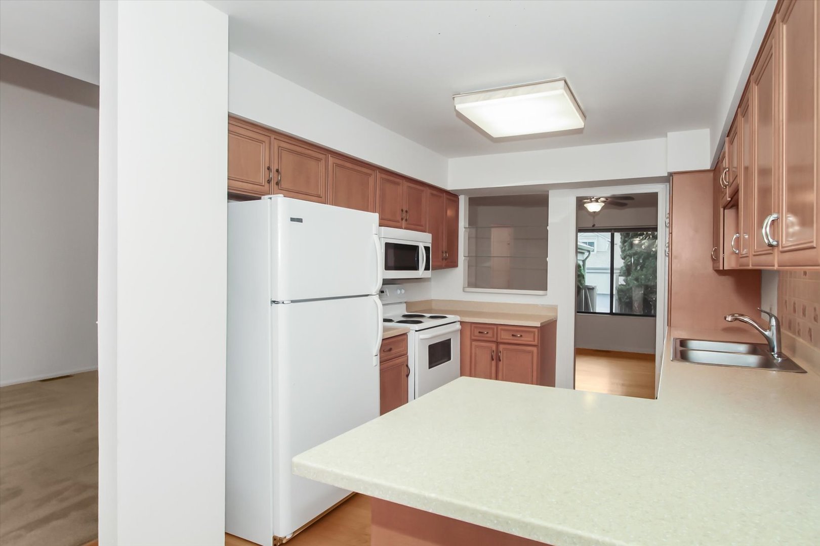 928 LONGMEADOW Court Unit: 1016