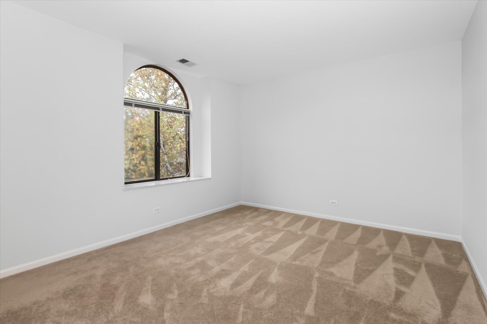 928 LONGMEADOW Court Unit: 1016