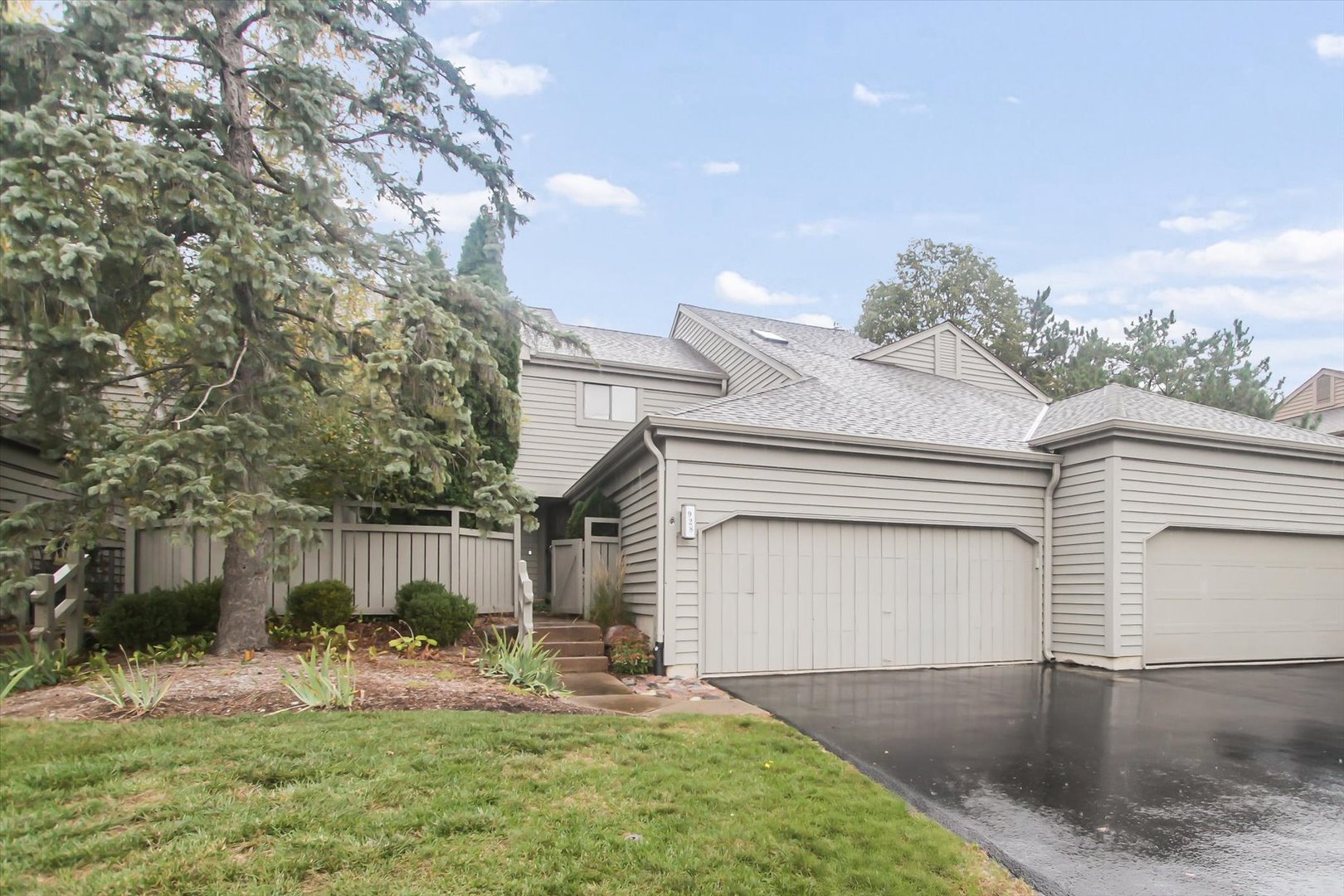 928 LONGMEADOW Court Unit: 1016