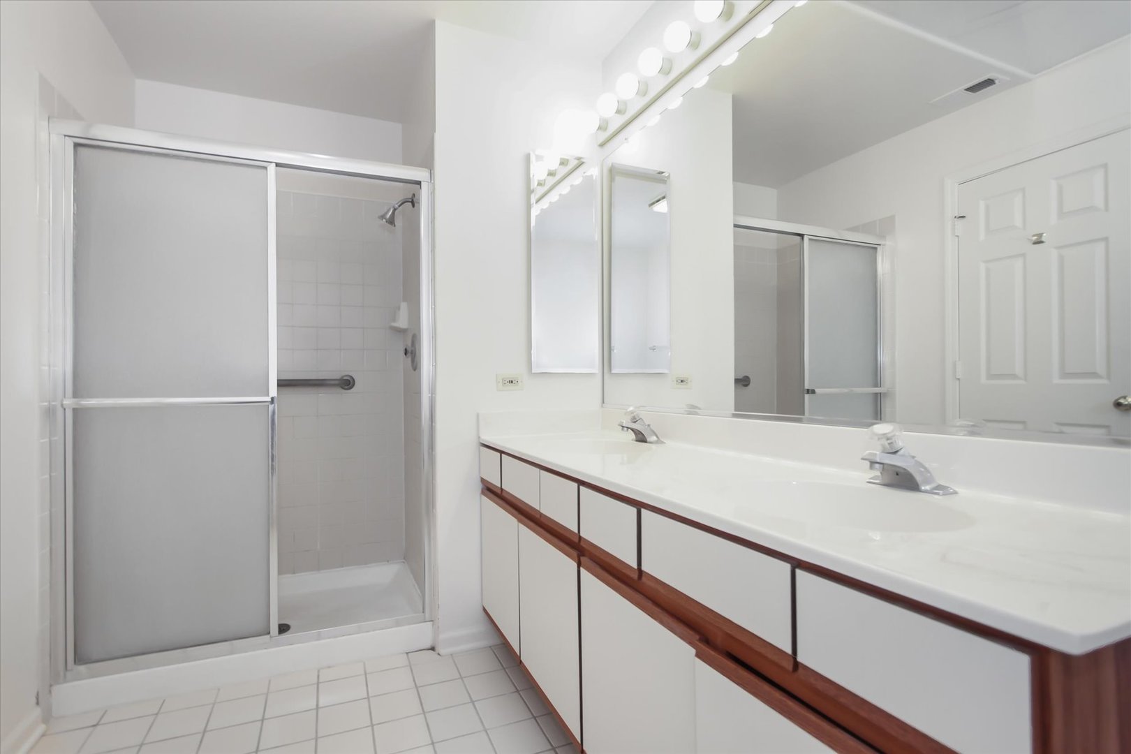 928 LONGMEADOW Court Unit: 1016