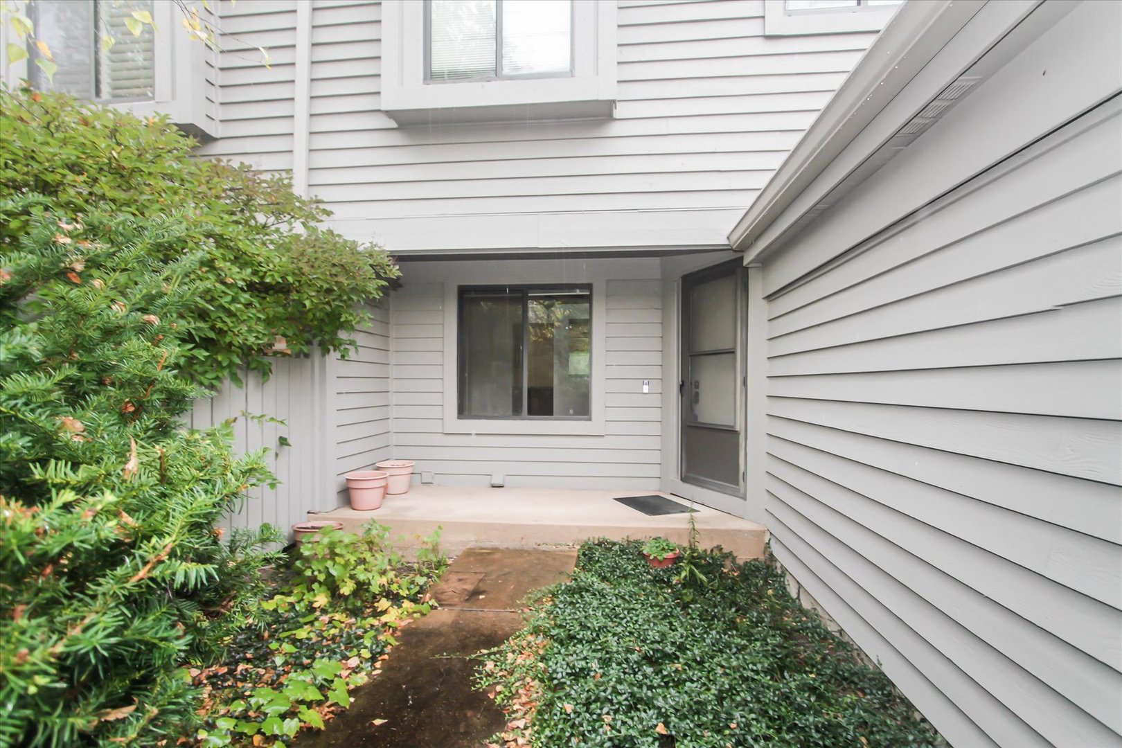 928 LONGMEADOW Court Unit: 1016