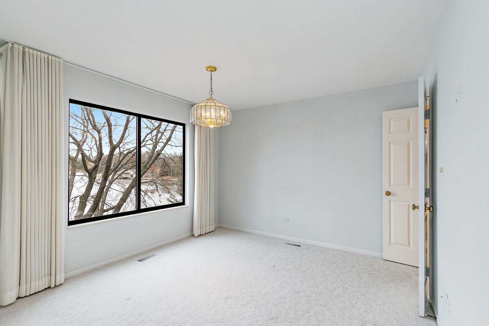25 Shoreline Road