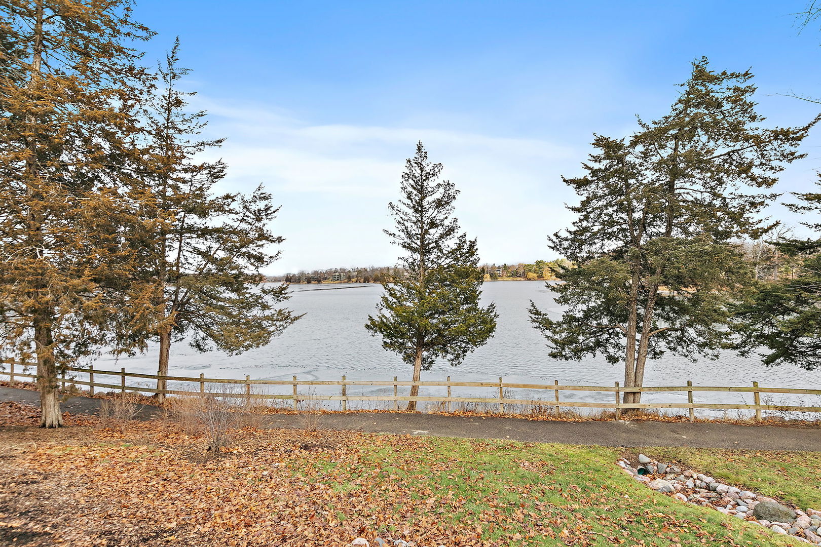 25 Shoreline Road