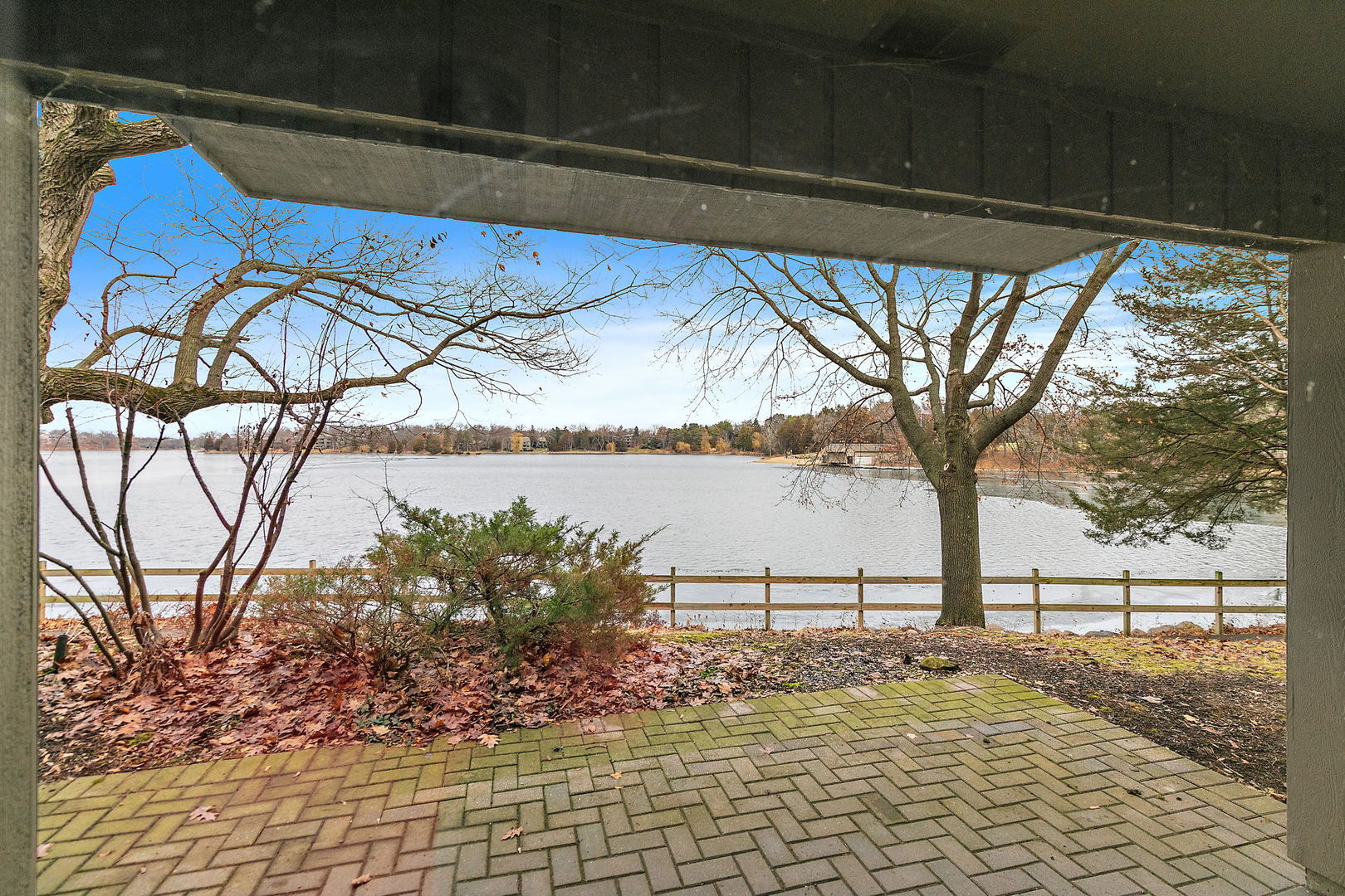 25 Shoreline Road