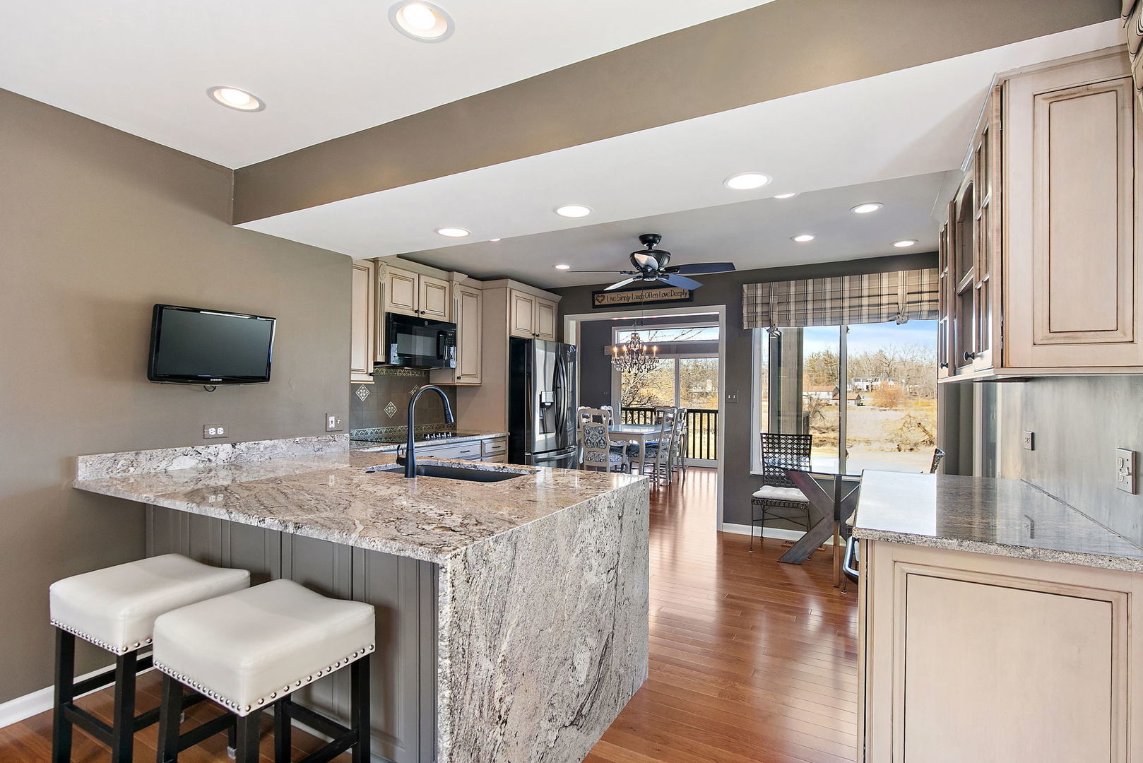 814 OAK HILL Road