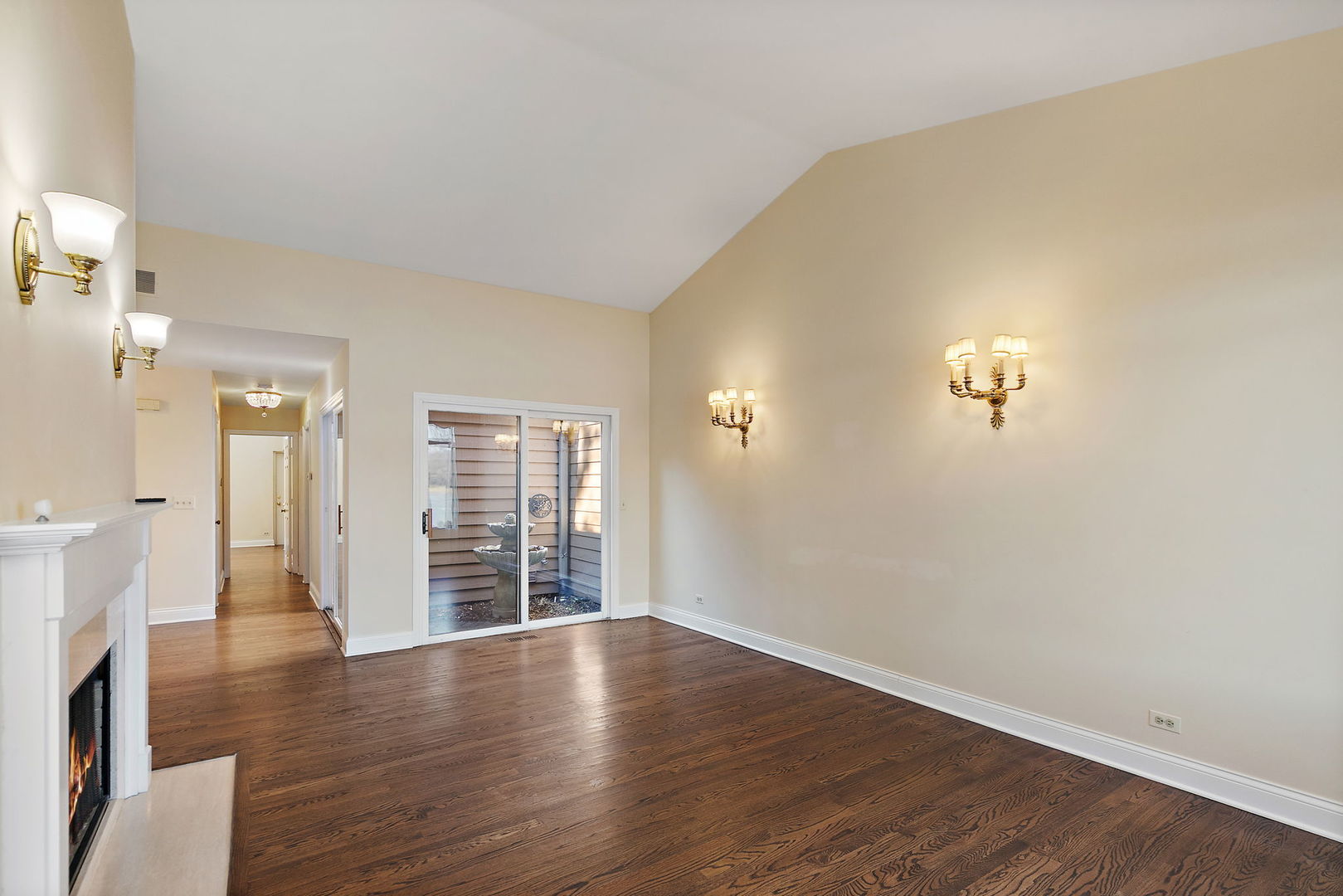 709 Woodbridge Court Unit: 709