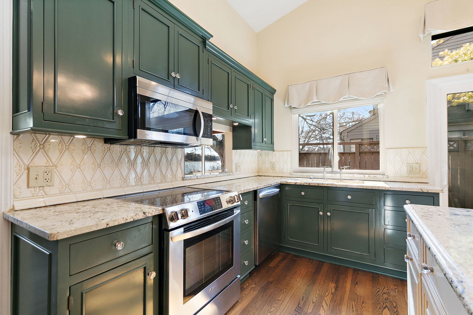 709 Woodbridge Court Unit: 709