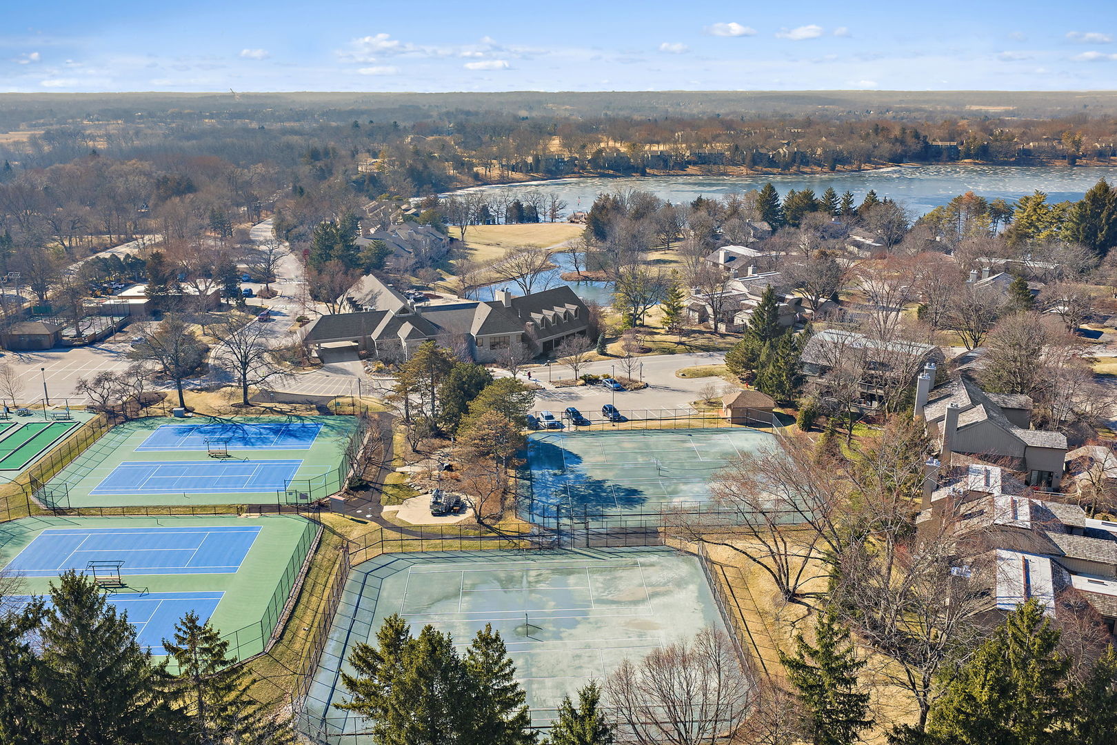 709 Woodbridge Court Unit: 709