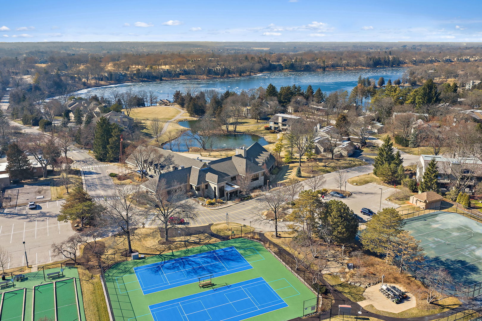 709 Woodbridge Court Unit: 709