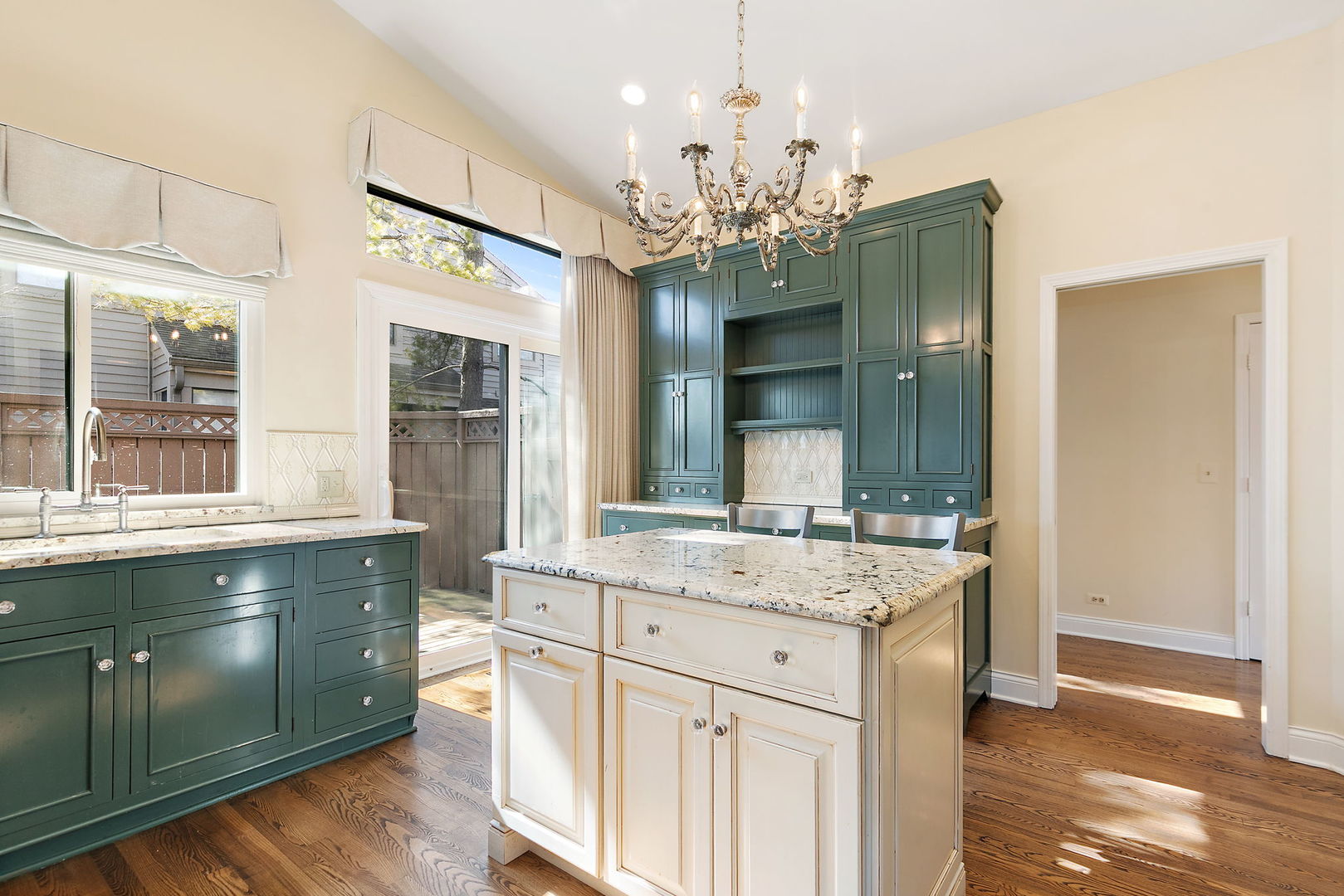 709 Woodbridge Court Unit: 709