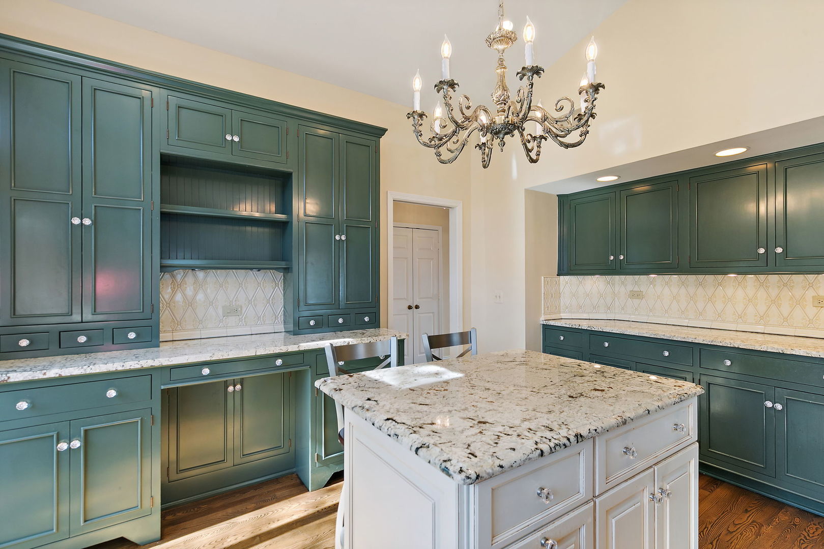 709 Woodbridge Court Unit: 709