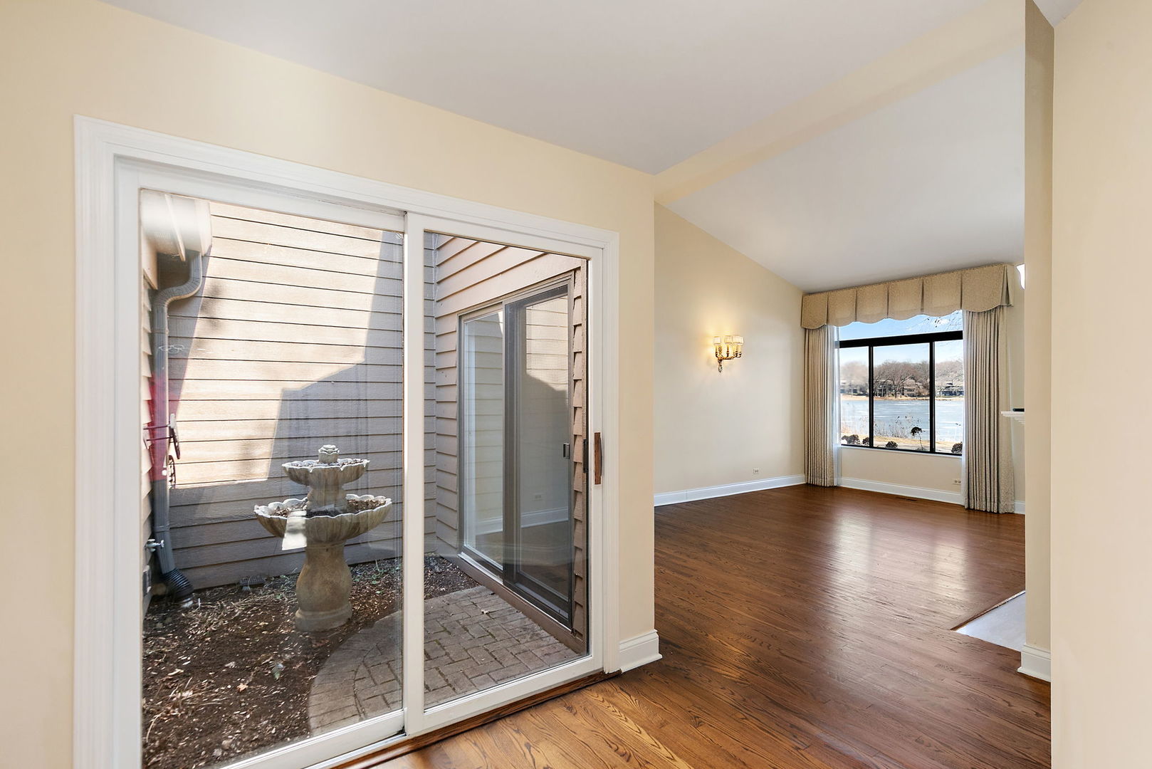 709 Woodbridge Court Unit: 709