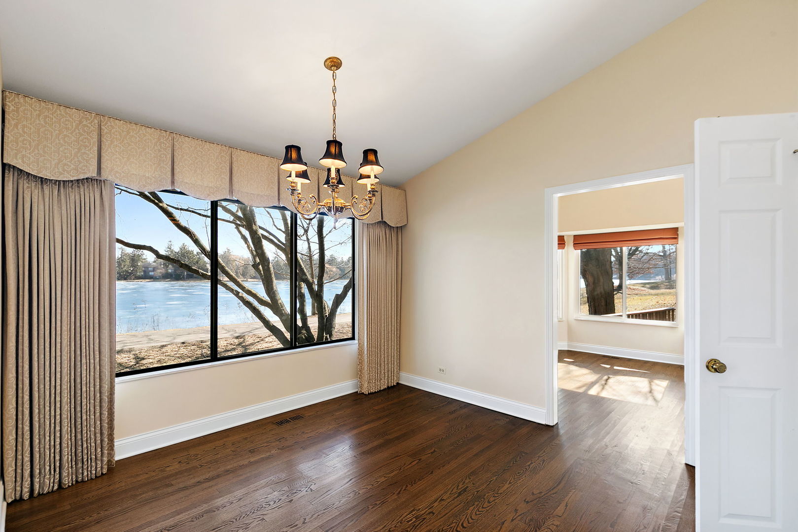 709 Woodbridge Court Unit: 709