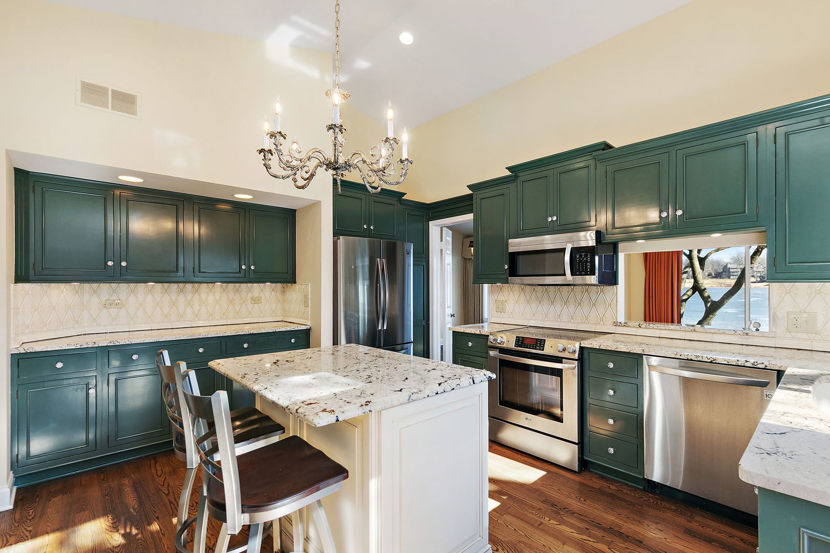 709 Woodbridge Court Unit: 709