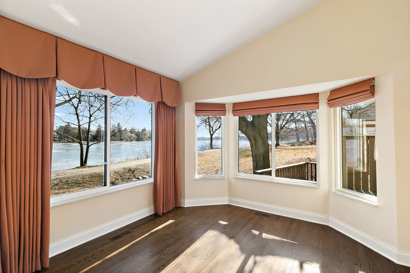 709 Woodbridge Court Unit: 709