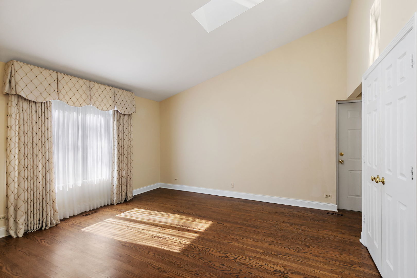 709 Woodbridge Court Unit: 709