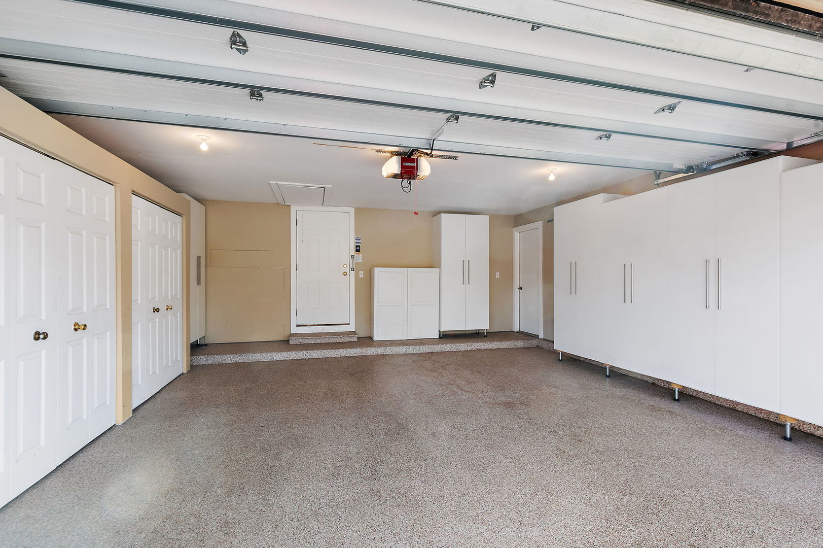 709 Woodbridge Court Unit: 709