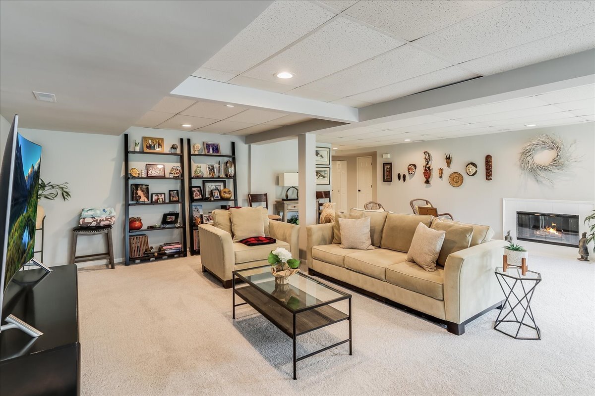 447 WHITE OAK Lane Unit: 1135B