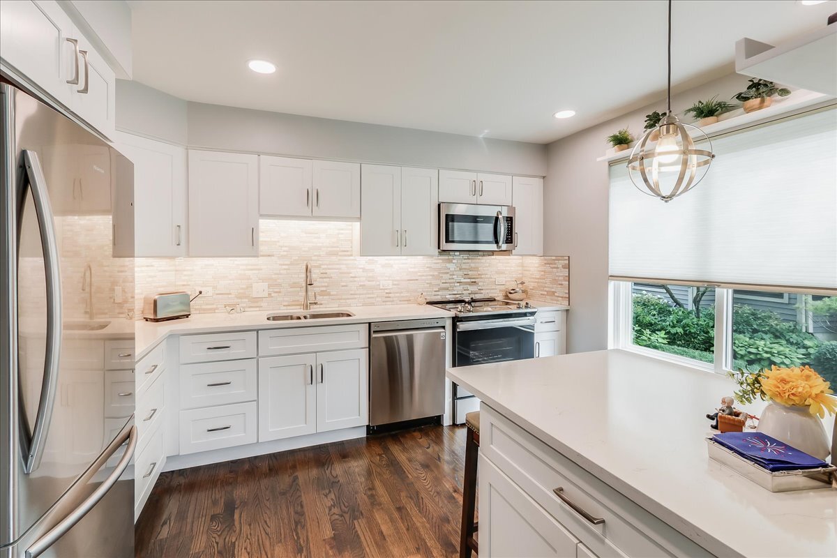447 WHITE OAK Lane Unit: 1135B