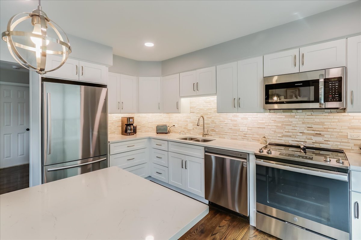 447 WHITE OAK Lane Unit: 1135B