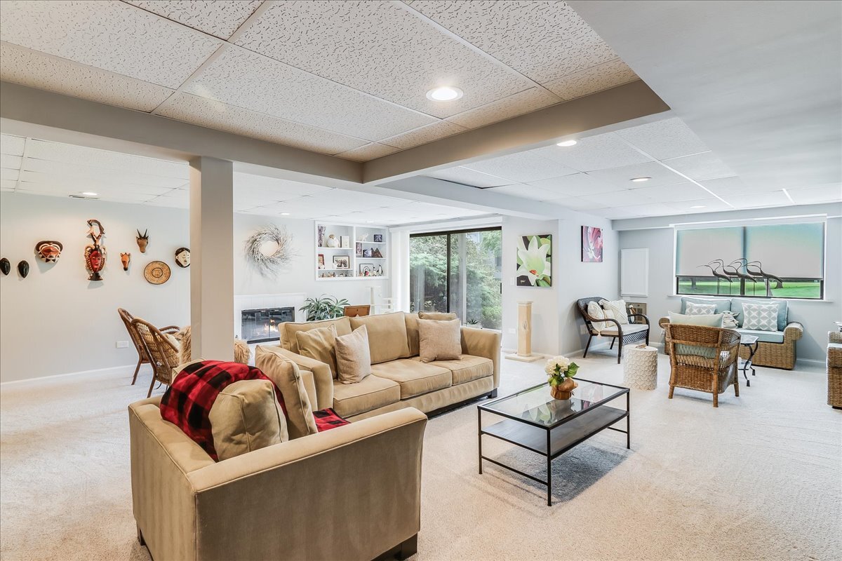 447 WHITE OAK Lane Unit: 1135B