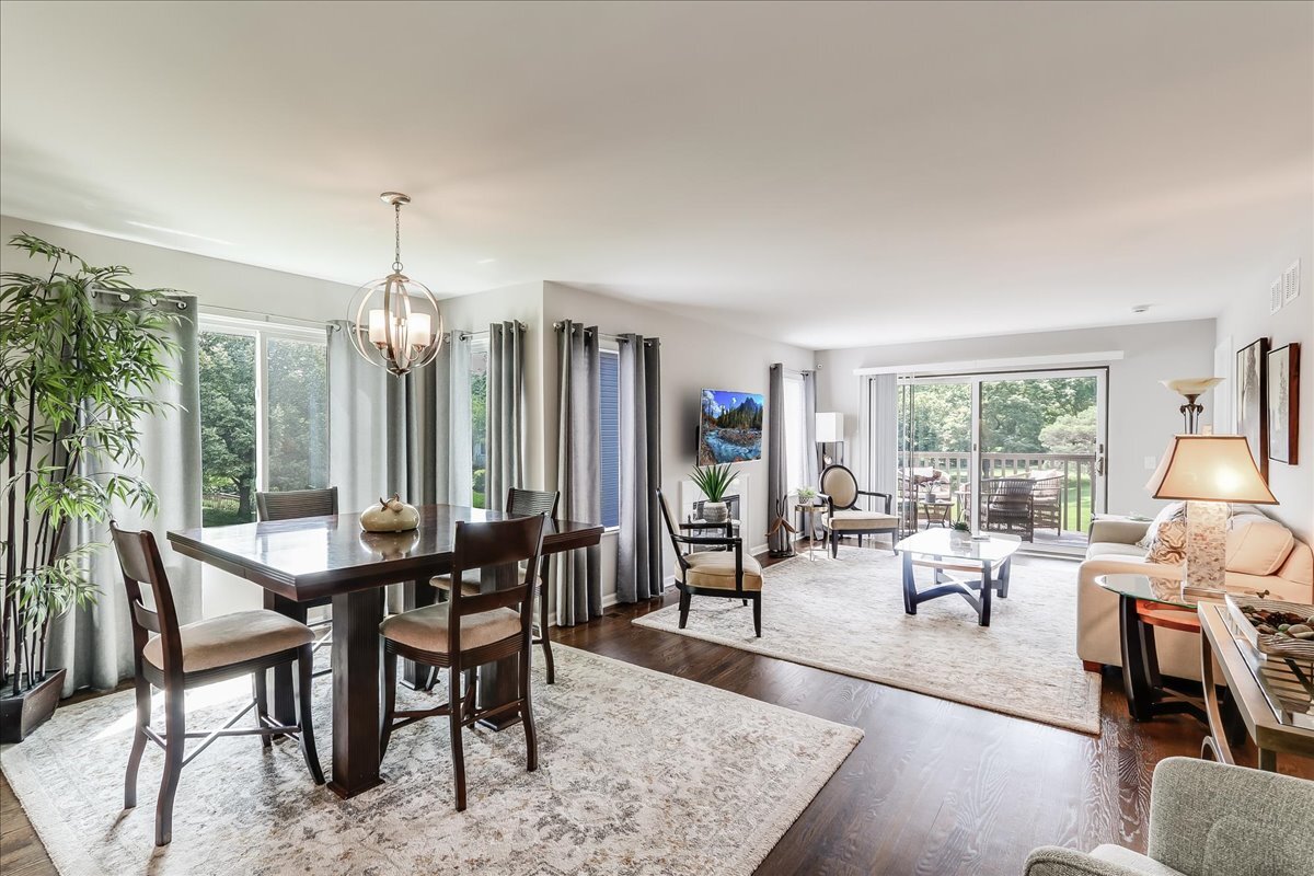 447 WHITE OAK Lane Unit: 1135B
