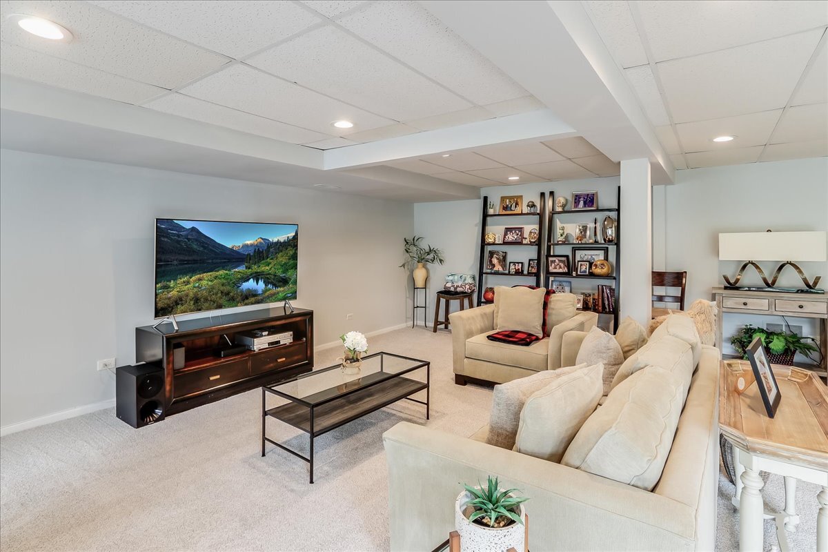 447 WHITE OAK Lane Unit: 1135B