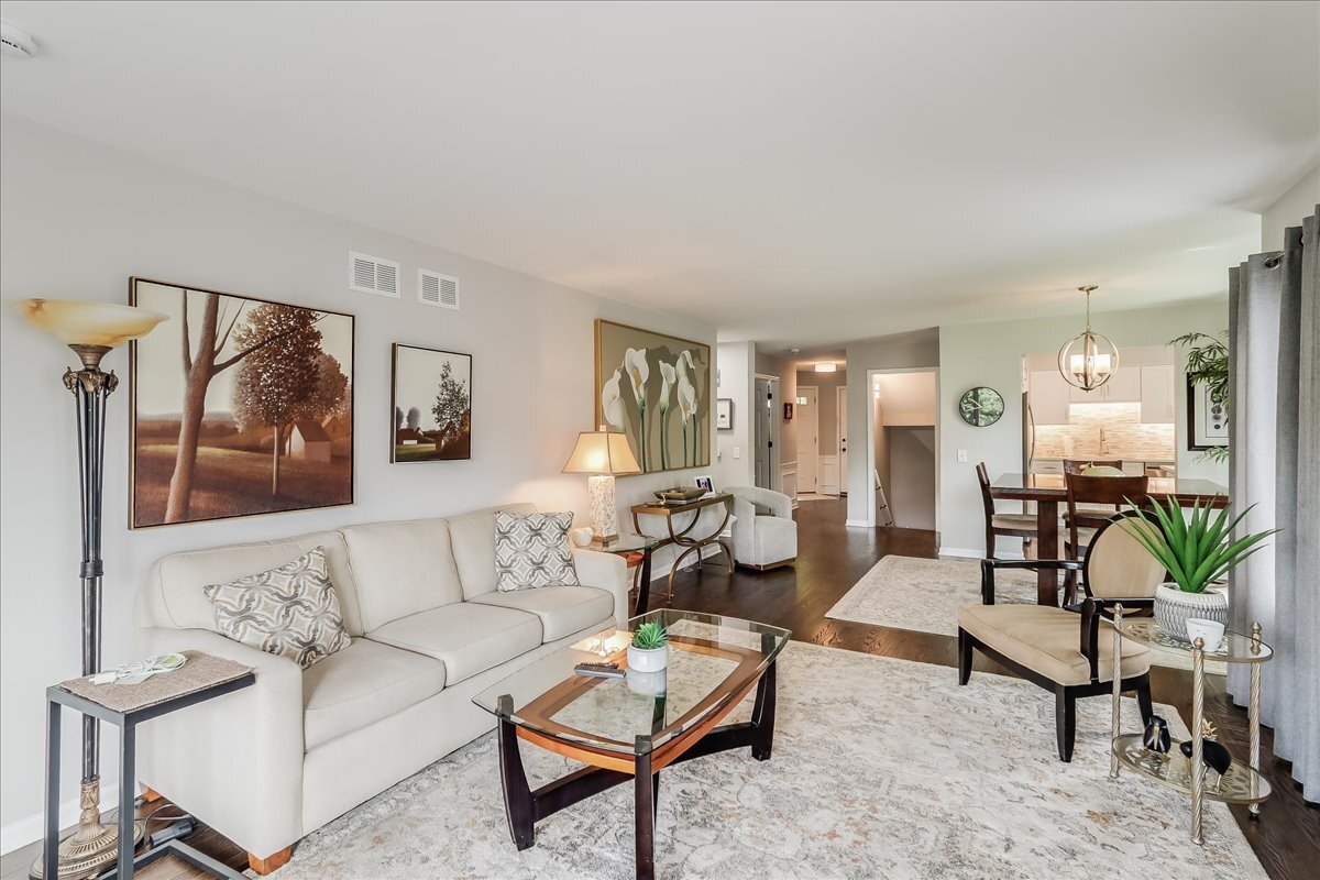 447 WHITE OAK Lane Unit: 1135B